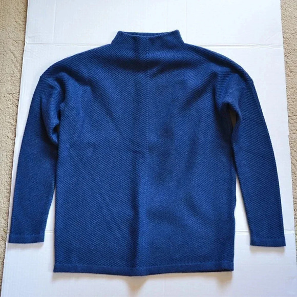 Denver Hayes Knit Sweater Pair - Picture 7 of 11